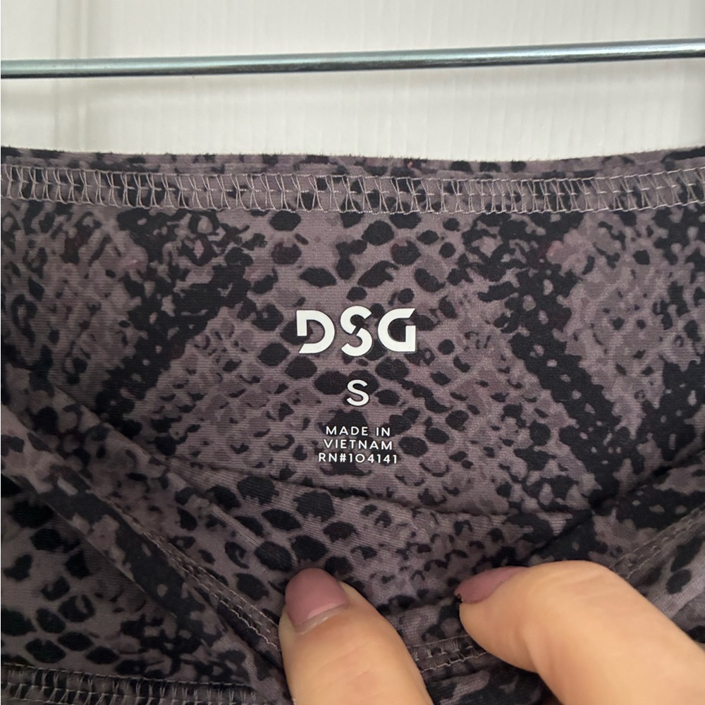 DSG Black and Gray Patterned Skirt/Shorts - Picture 2 of 3